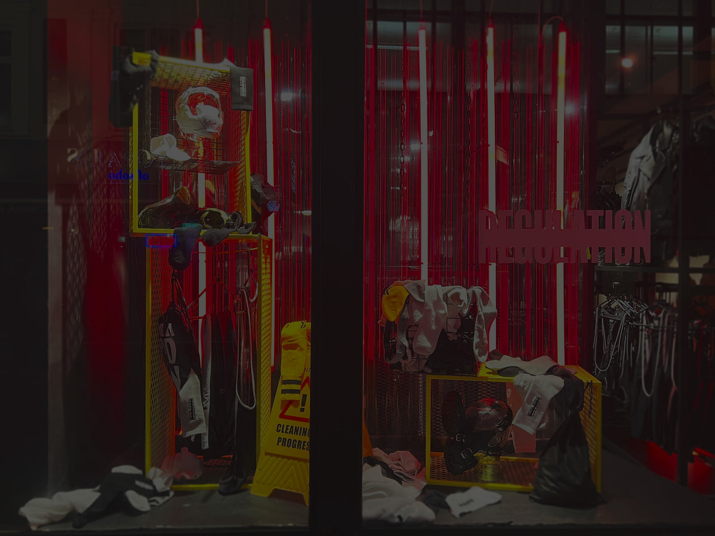 shop-window.jpg__PID:f17abd54-f2b1-4ef3-bcc6-53f3a961a53f