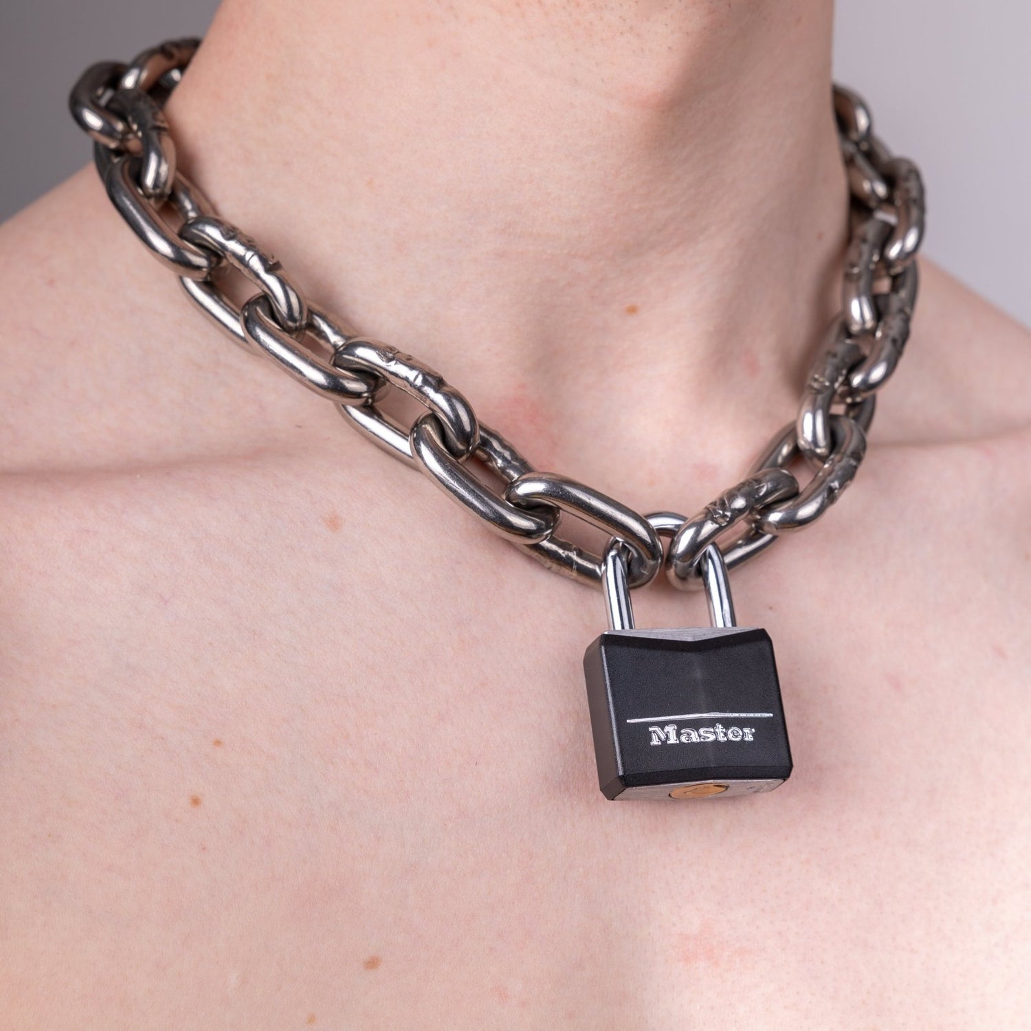 6mm Chain Enclosures from REGULATION.