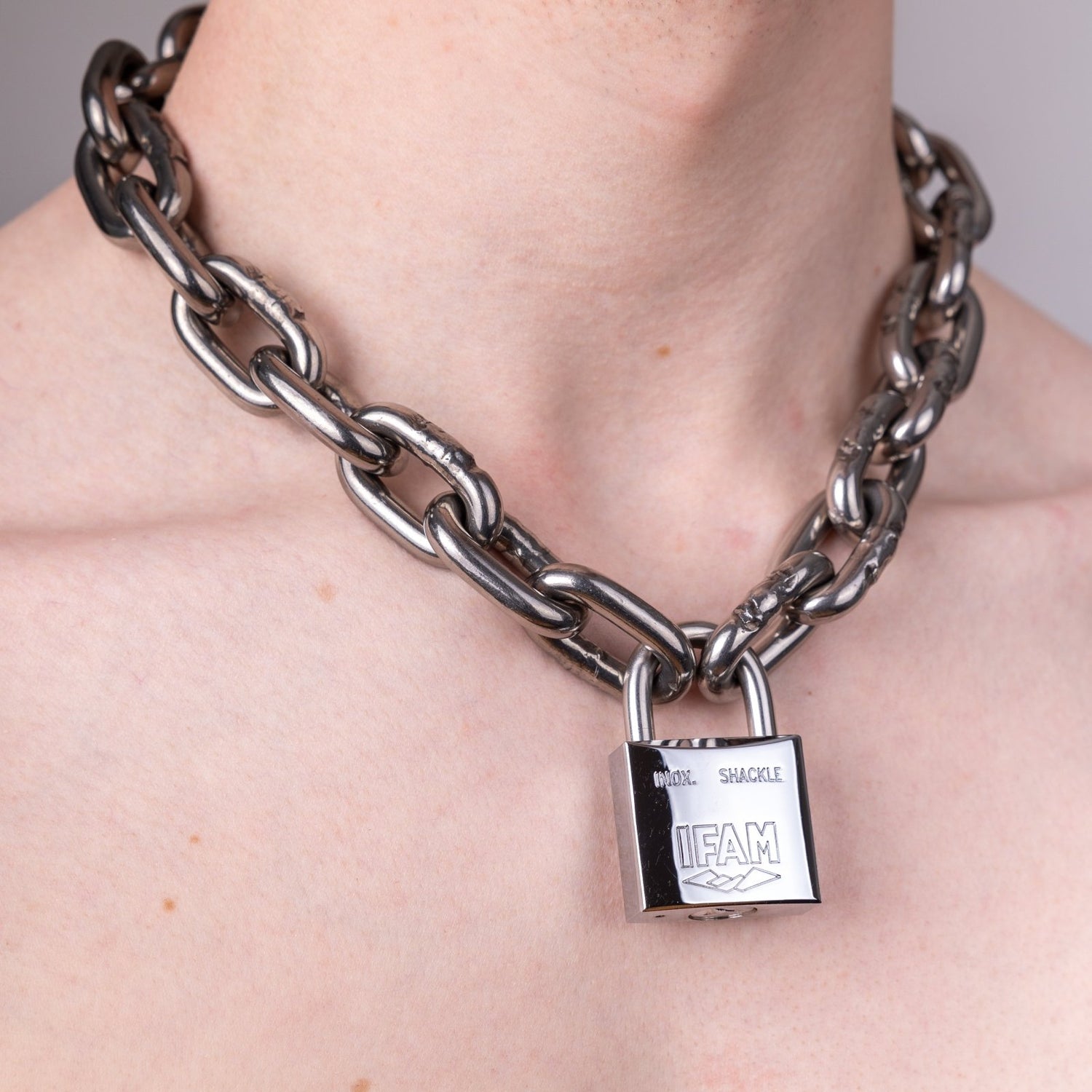 6mm Chain Enclosures from REGULATION.